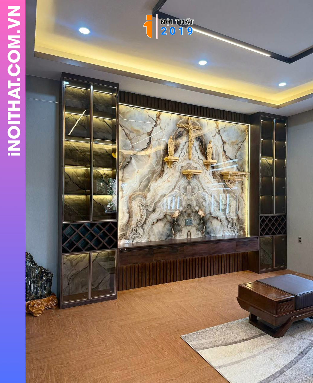 Tủ tivi chữ H kết hợp tấm vân đá 3D cho phòng khách chung cư Trần Cung