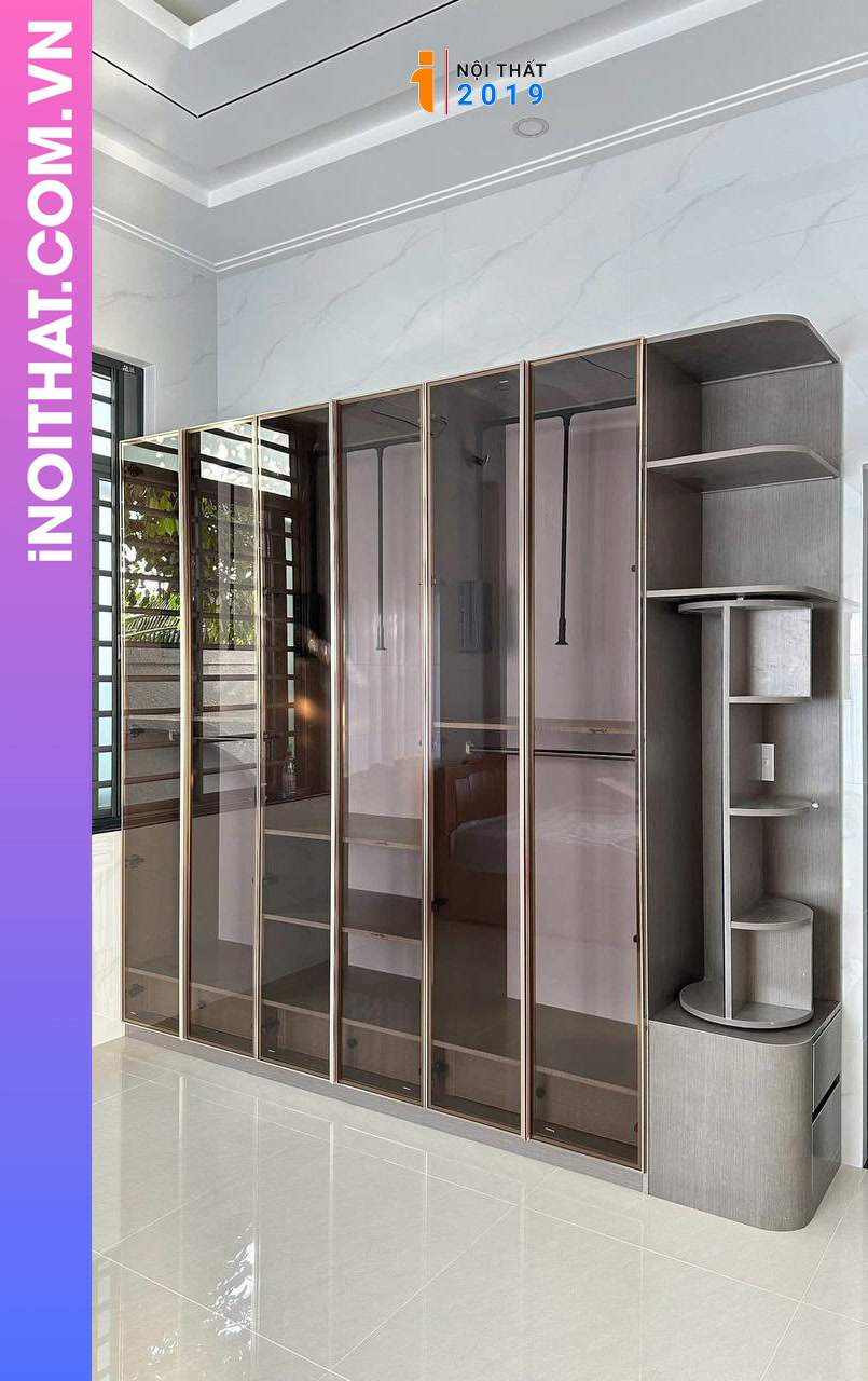 Tủ cánh kính đợt cạnh xoay đảo chiều để đồ tại Vĩnh Phúc
