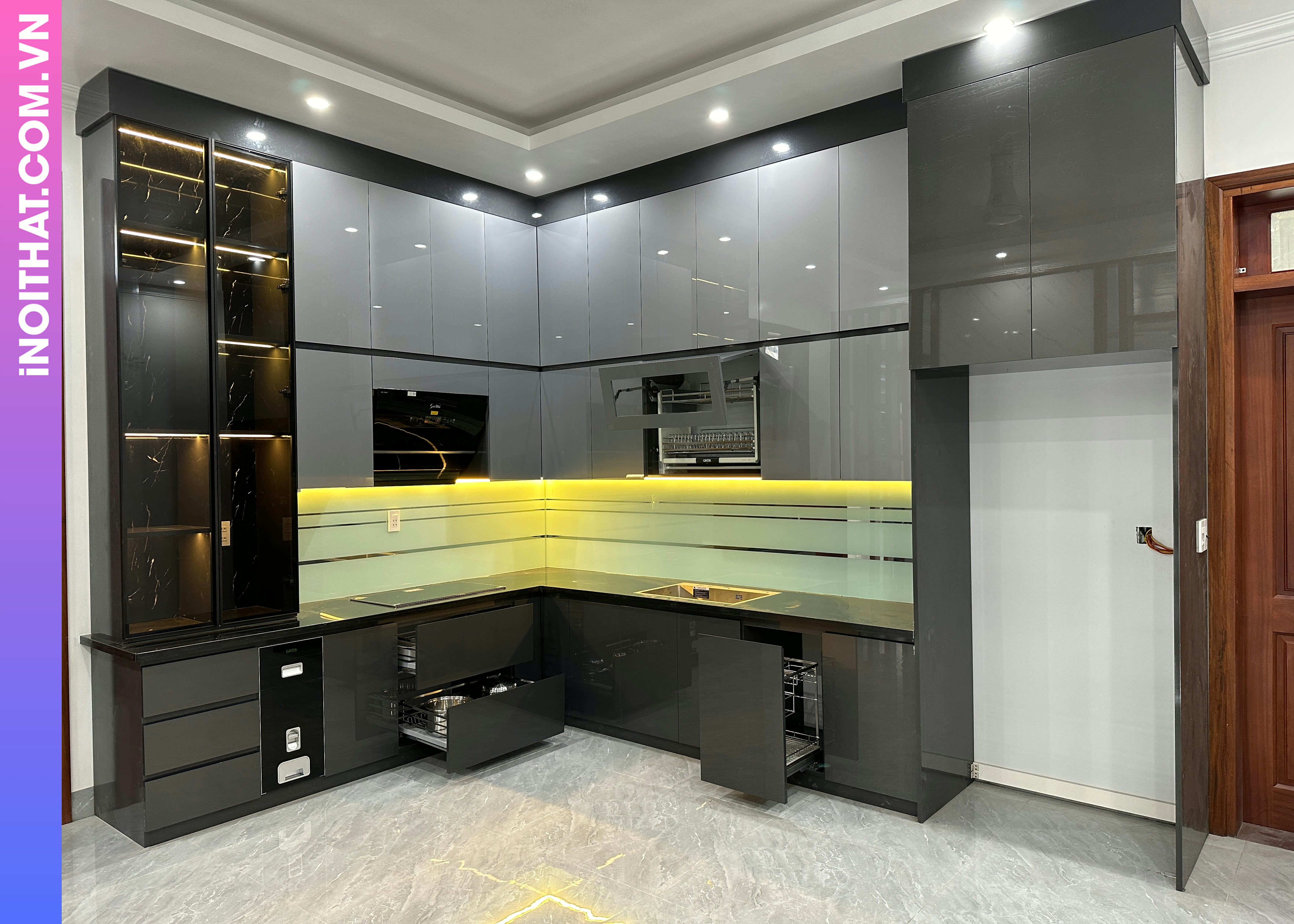 Tủ Bếp tích hợp gương làm ở Phường Phúc Lợi