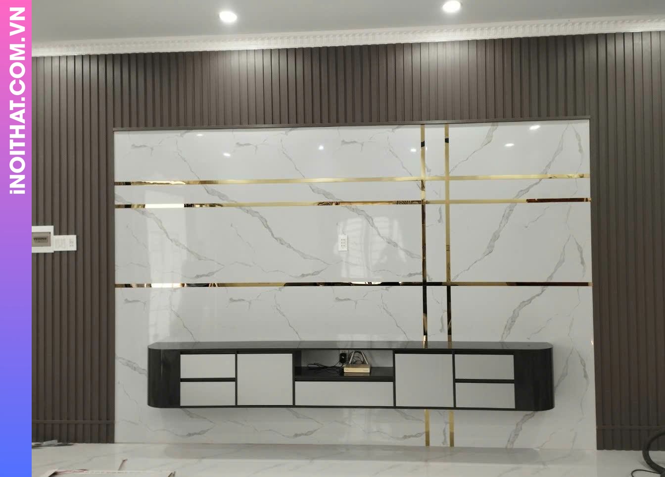 Kệ Tivi bọc hợp kim titan tại Phường Phú Lương