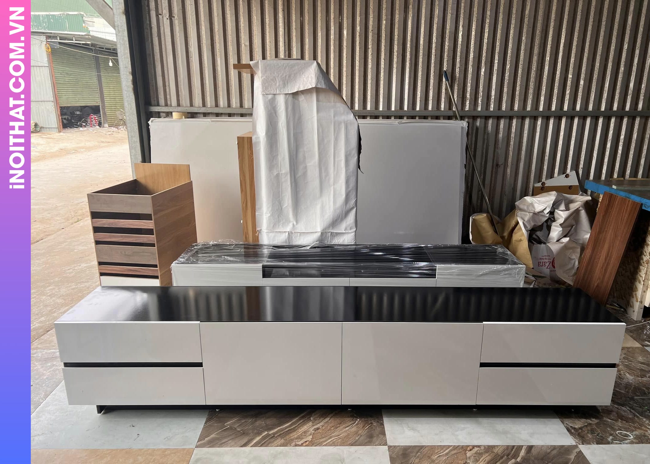 Kệ Tivi phòng nhỏ gọn làm ở Phường Phúc Lợi