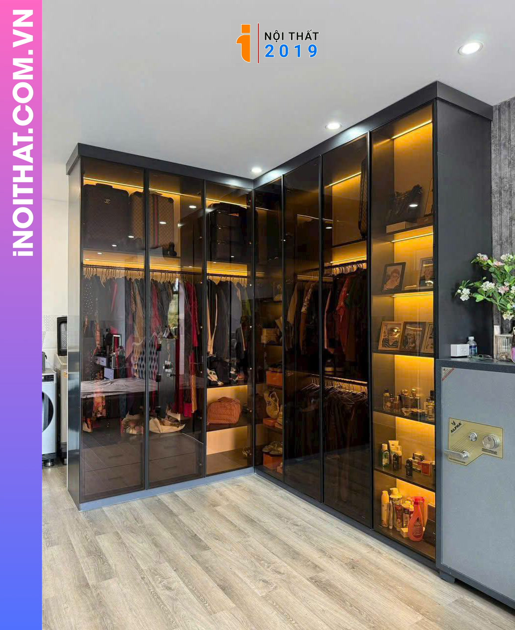 Tủ cánh kính kịch trần chữ L phòng ngủ tại Cầu Giấy