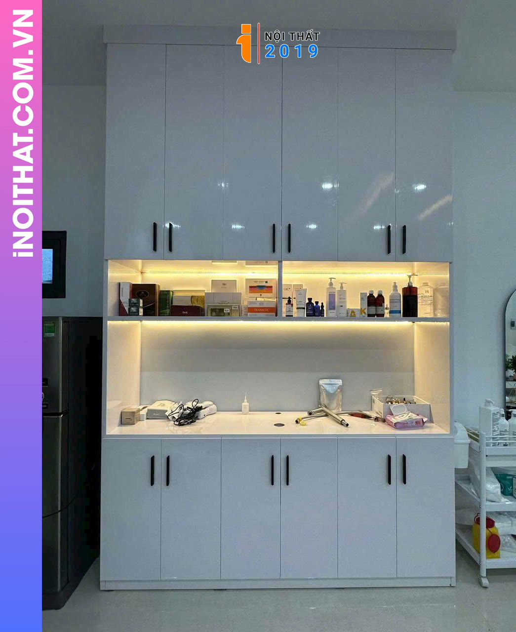 Tủ kịch trần màu trắng cho Spa tại Mai dịch