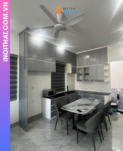 Tủ Bếp Chữ L kịch trần nhựa Penco kết hợp vách ngăn