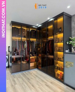 Tủ cánh kính kịch trần chữ L phòng ngủ tại Cầu Giấy